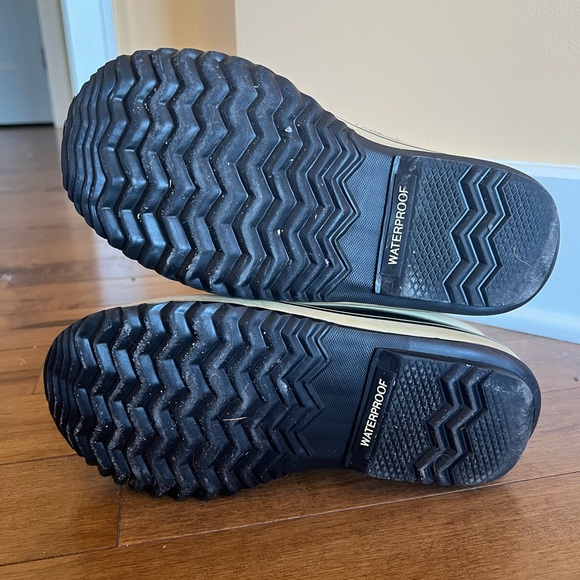 Sorel winter boots. - Picture 8 of 8